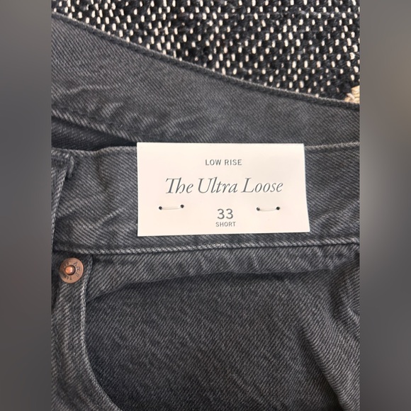 Abercrombie Low Rise Ultra Loose Jeans Short NWT - Picture 2 of 3
